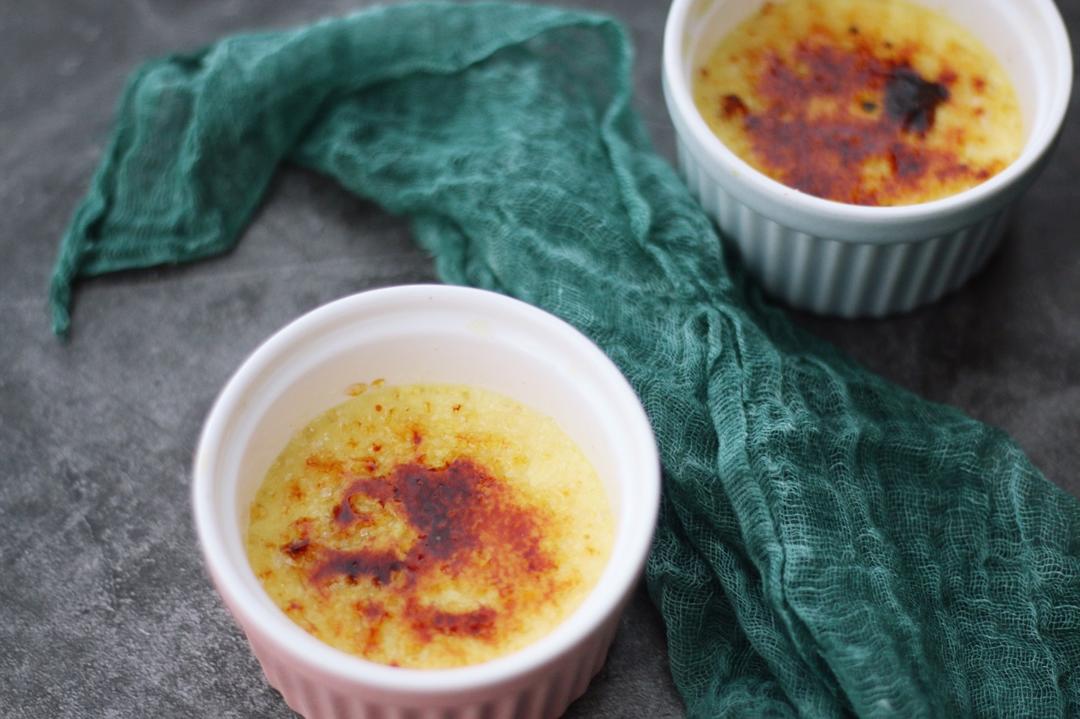 Crèmebrulée。法式烤布雷。焦糖布丁。