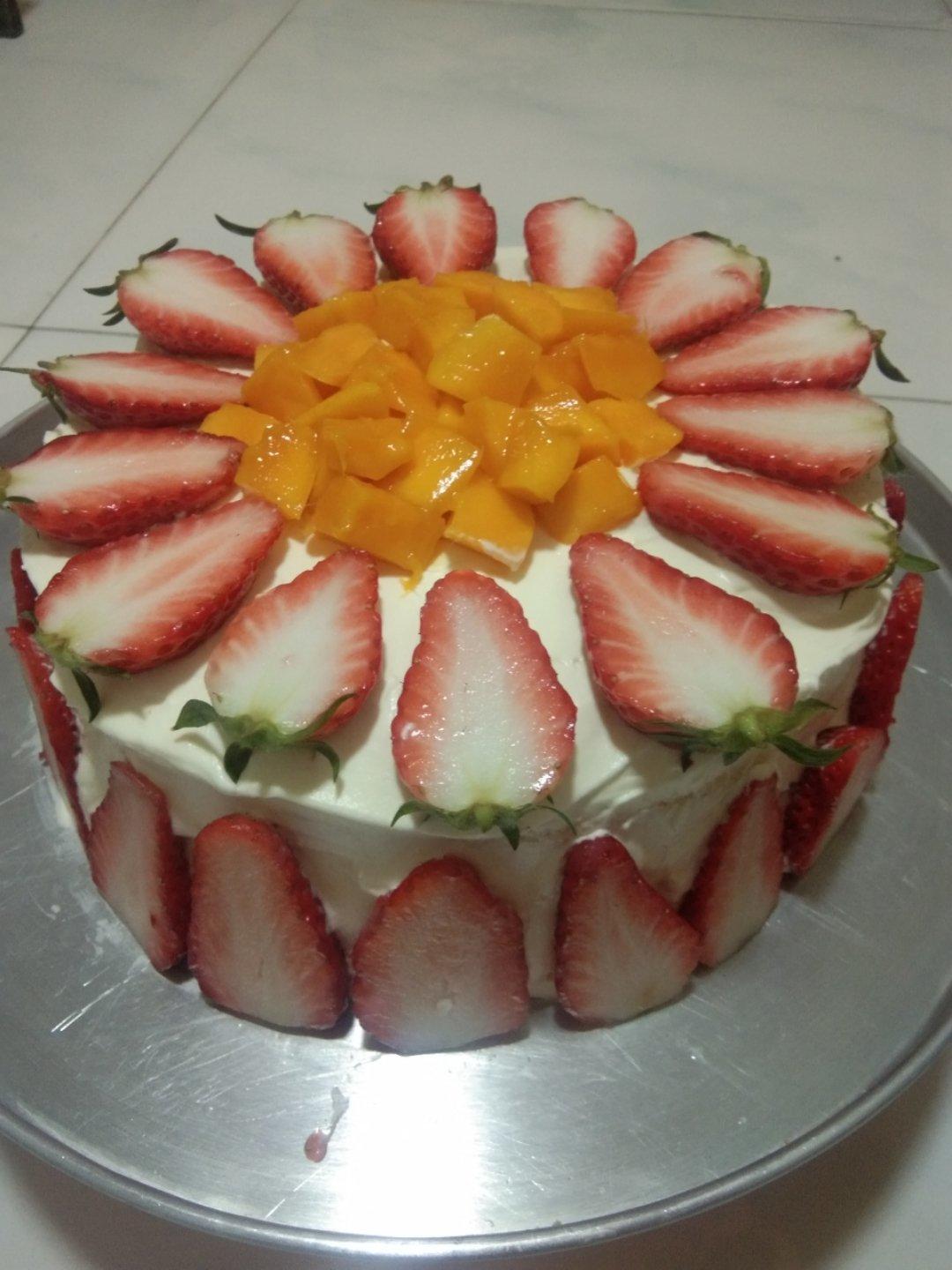 奶油水果装饰蛋糕