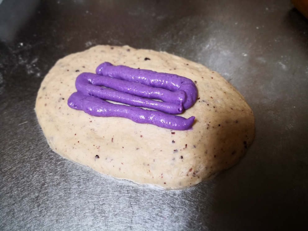 紫米紫薯芋头泥软欧的做法 步骤7