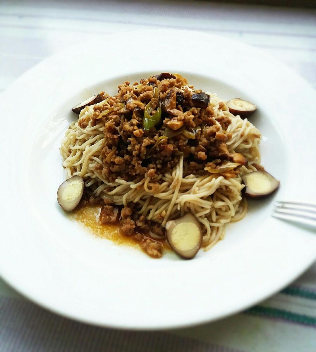 简单的做法不简单的味道---肉酱拌面的做法