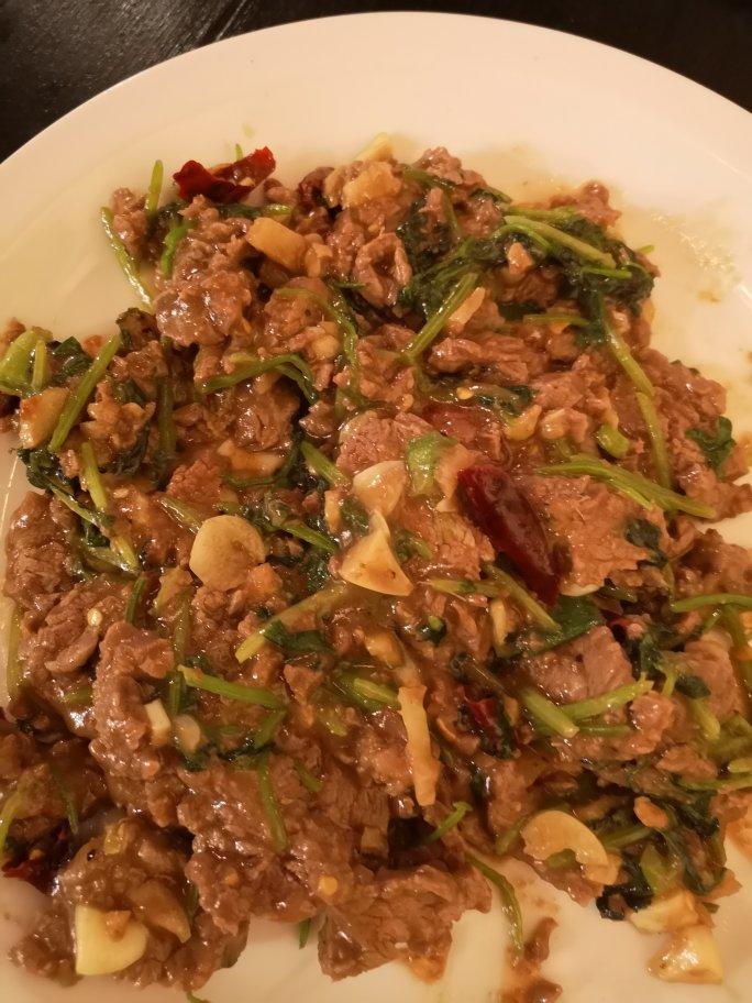 〈小炒黄牛肉〉，这个太好吃了。欣小厨 😉