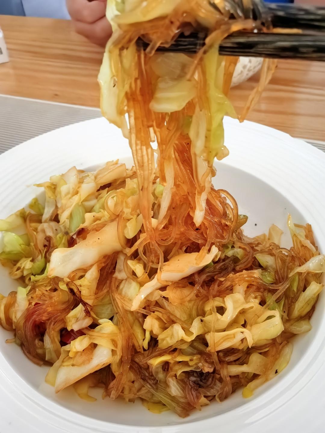 最近爱吃粉丝粉条～包菜炒粉丝