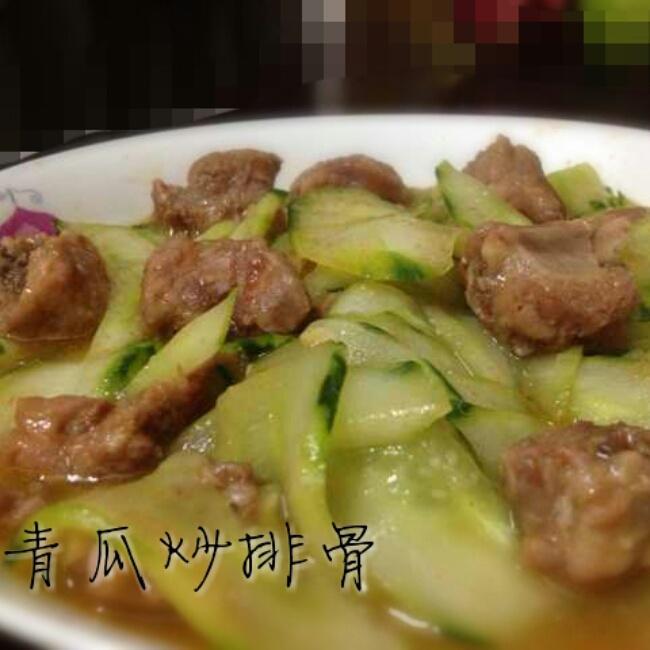 青瓜炒排骨的做法