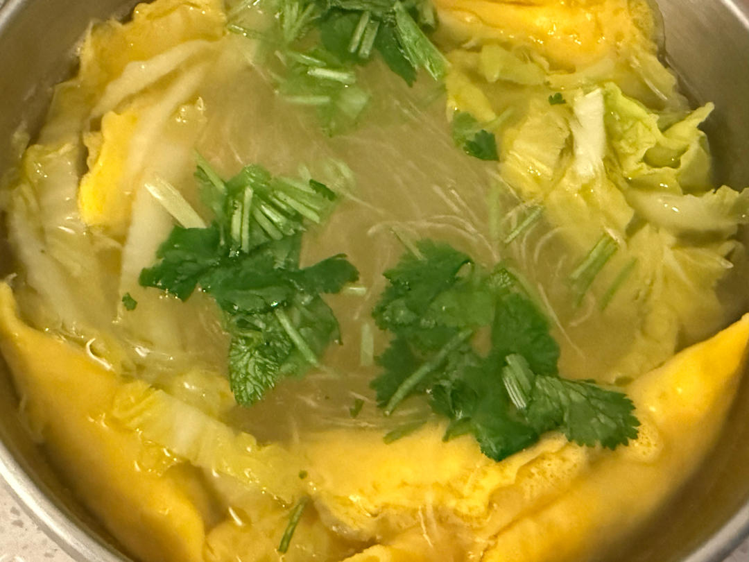 办公室白菜粉丝蛋饺汤