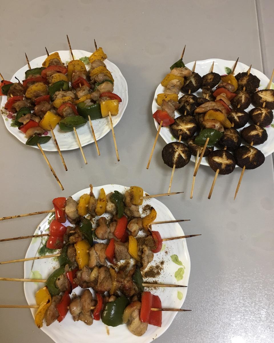 有颜又有料的烤鸡肉蔬菜串