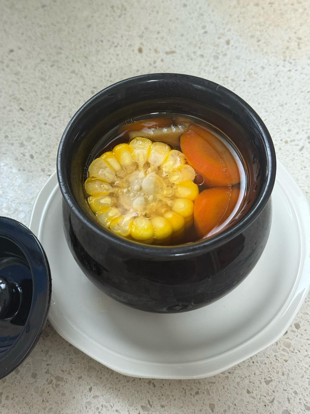 胡萝卜玉米排骨瓦罐汤