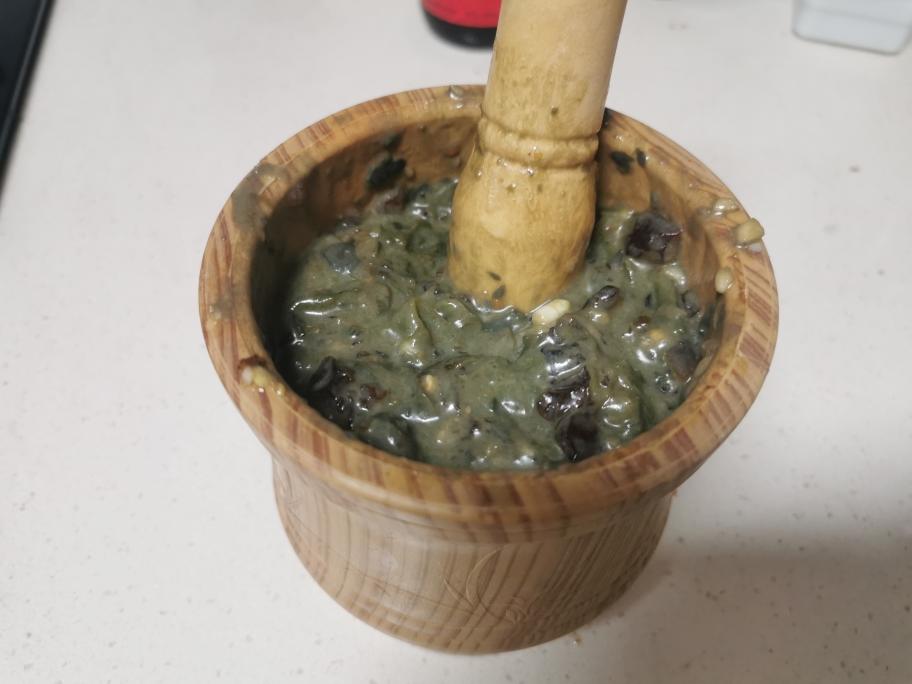 简单易上手的擂青椒皮蛋的做法