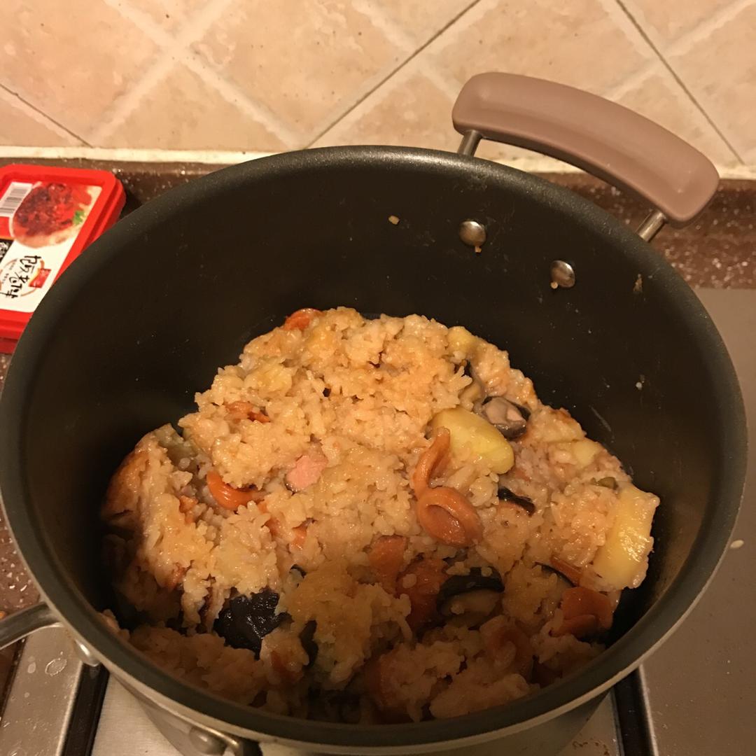香菇腊肠土豆焖饭