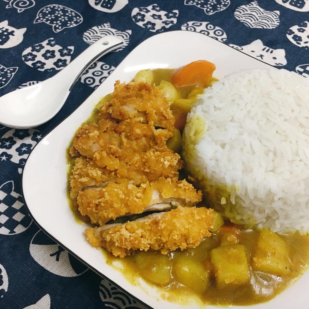 炸鸡排咖喱饭