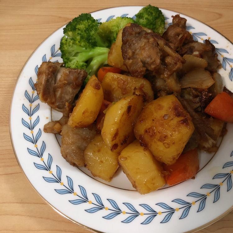 土豆焖排骨