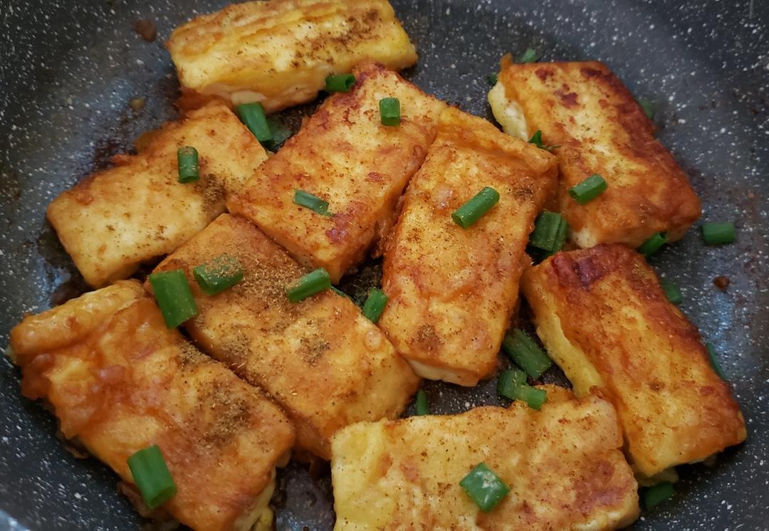 完胜路边摊：香煎孜然豆腐