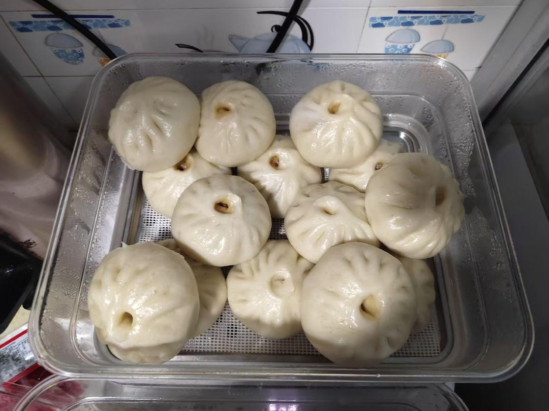 松软多汁的肉包子