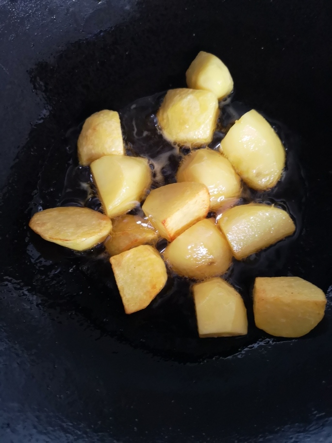 黄金土豆烧洋葱（配料简单的不能再简单了）的做法 步骤4