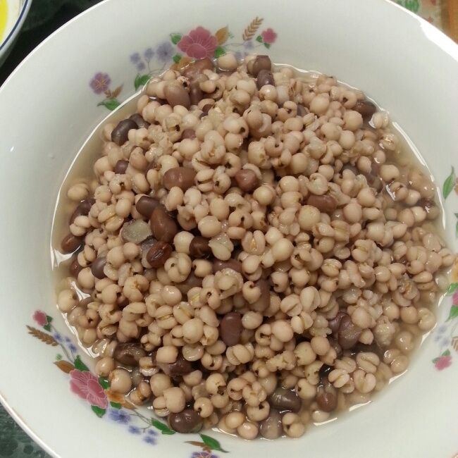 红豆薏米粥 (Red Bean and Pearl Barley Congee)