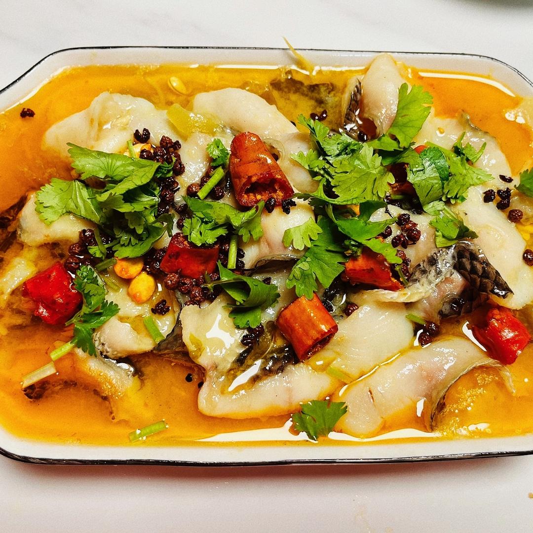 厨师长教你：川菜“酸菜水煮鱼”的家常做法，鱼片滑嫩，麻辣鲜香