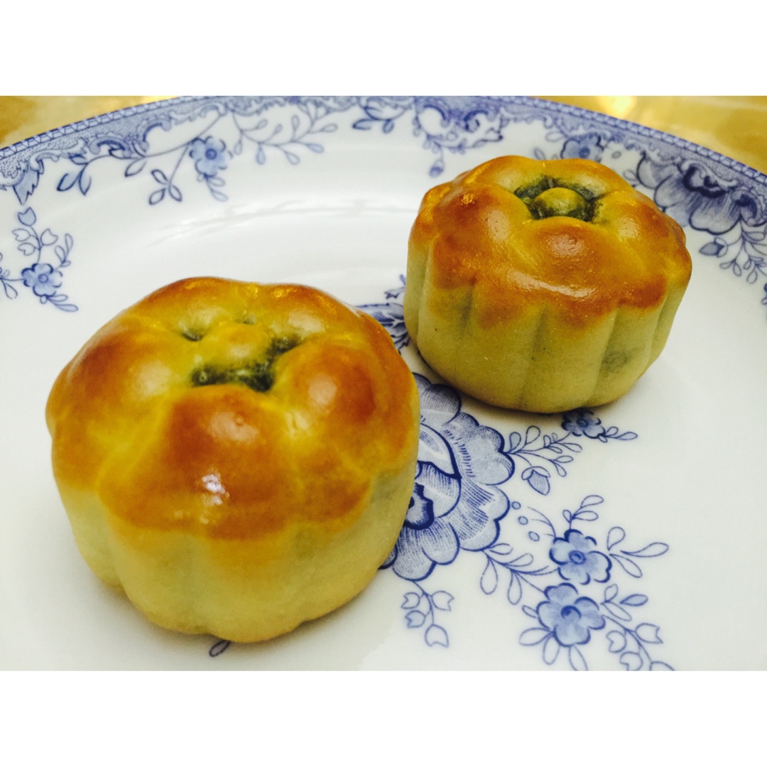 广式月饼—蛋黄芝麻月饼