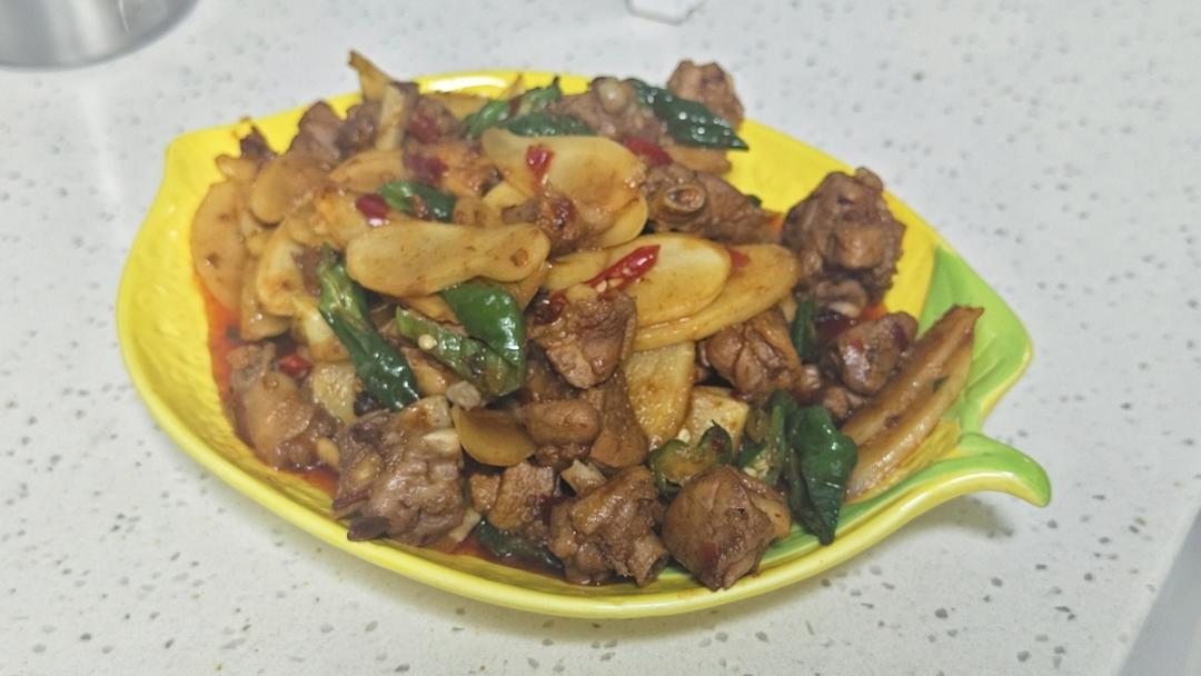 子姜焖鸭煲