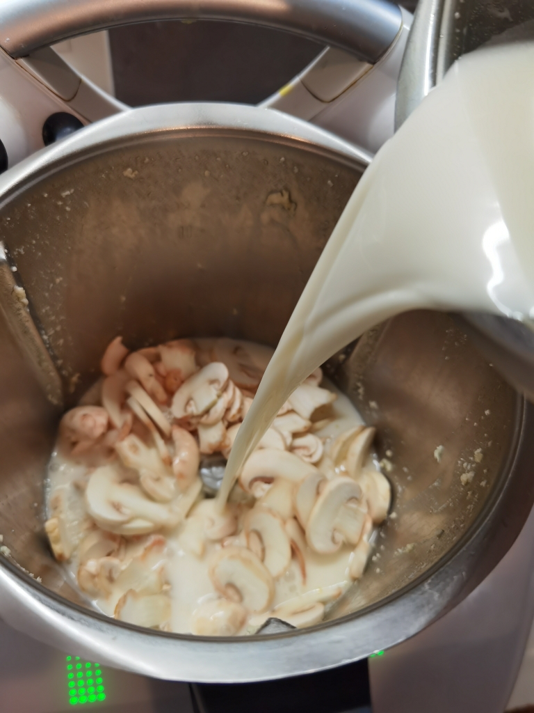 奶油蘑菇汤的做法 步骤4