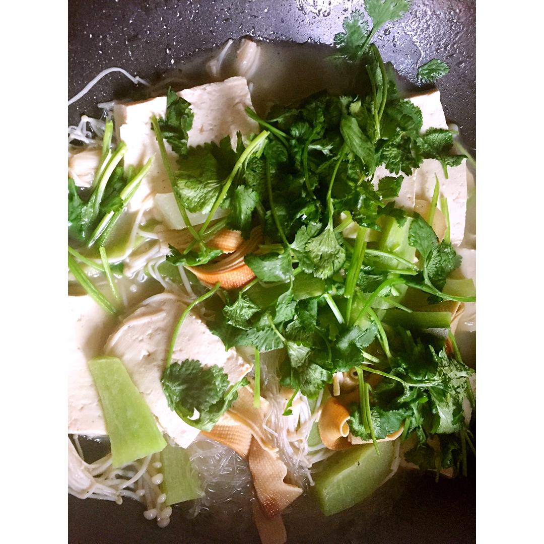 白萝卜豆腐汤