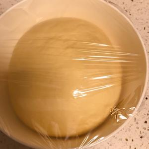 咸蛋黄肉松面包的做法 步骤10