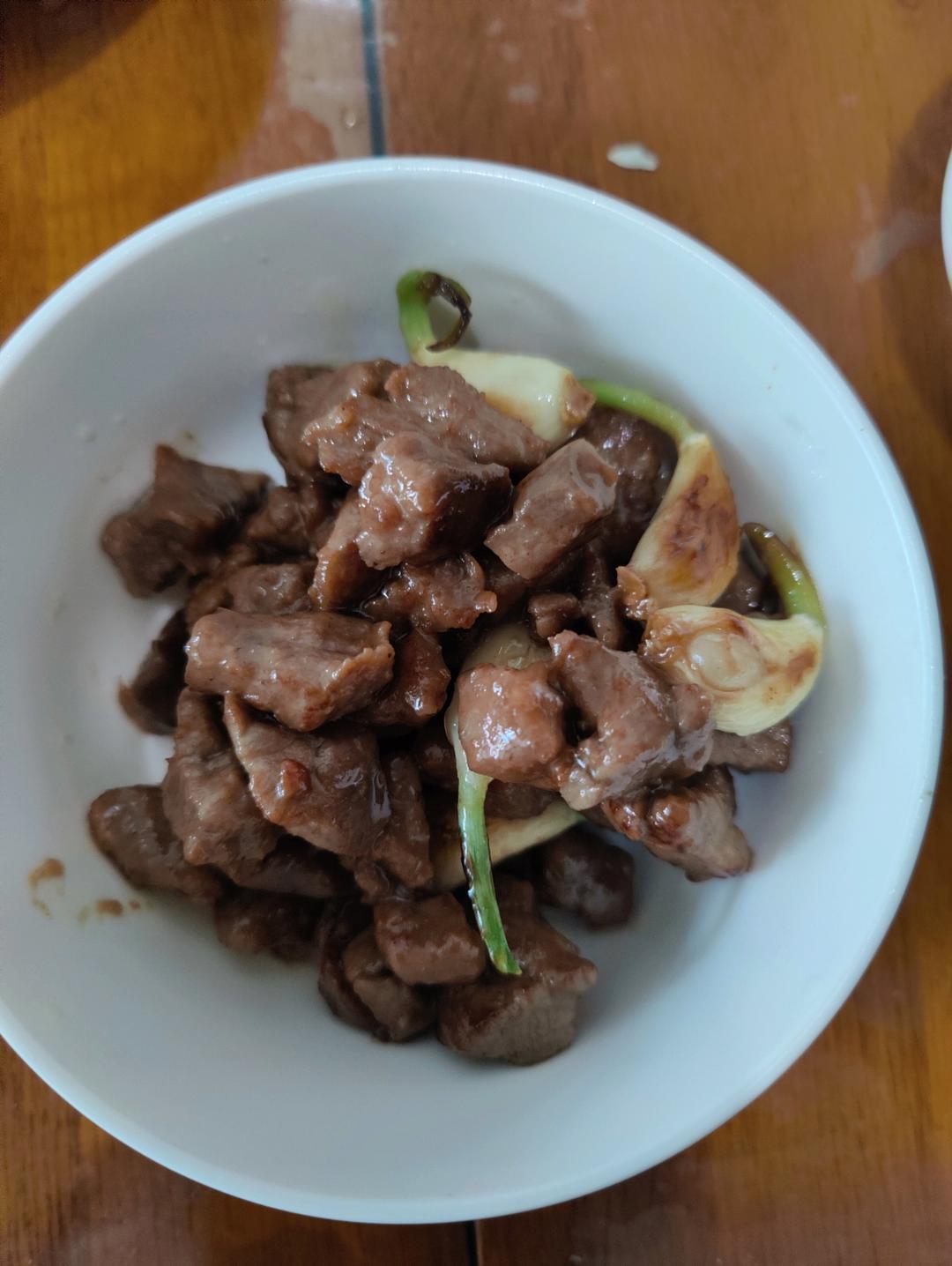 好吃到舔盘的蒜香黑椒牛肉粒