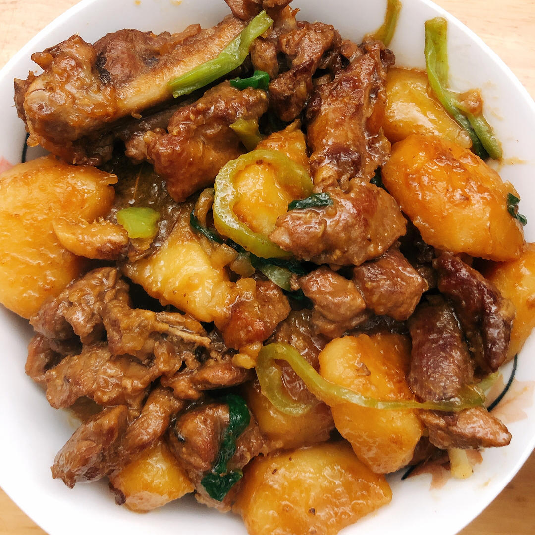 土豆闷鸭