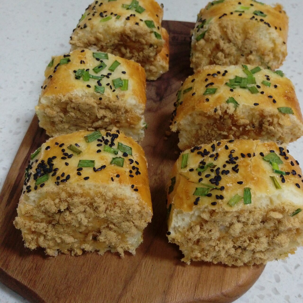 香葱肉松面包卷