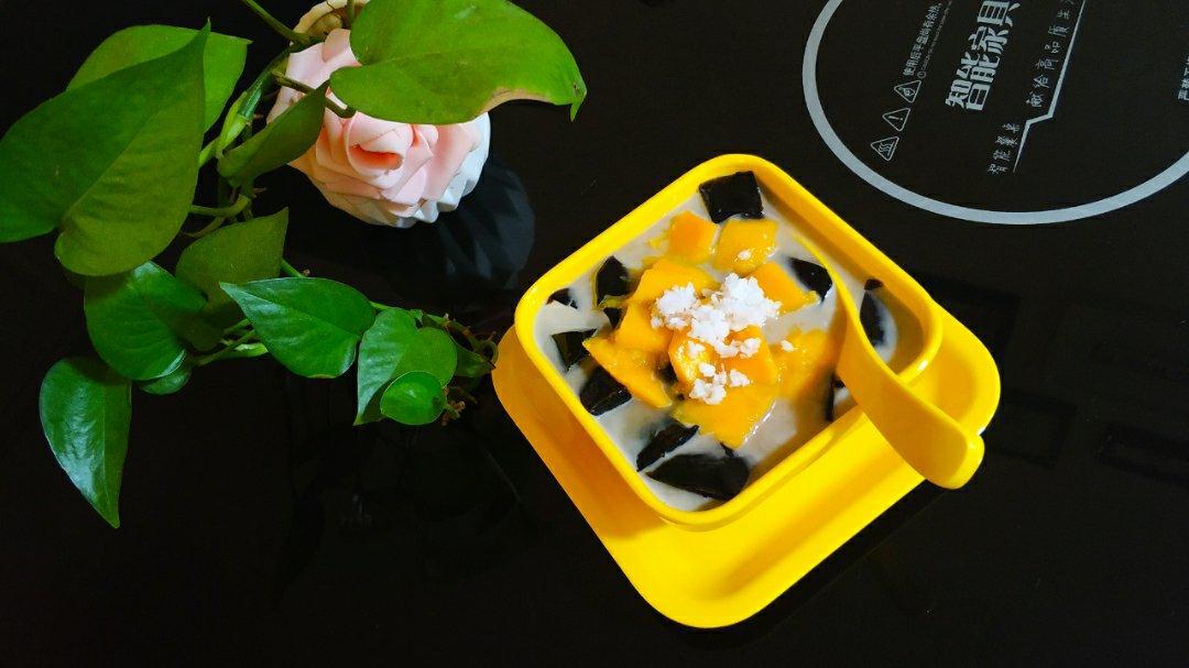 夏日甜品芒果椰汁烧仙草（含椰汁、凉粉做法）