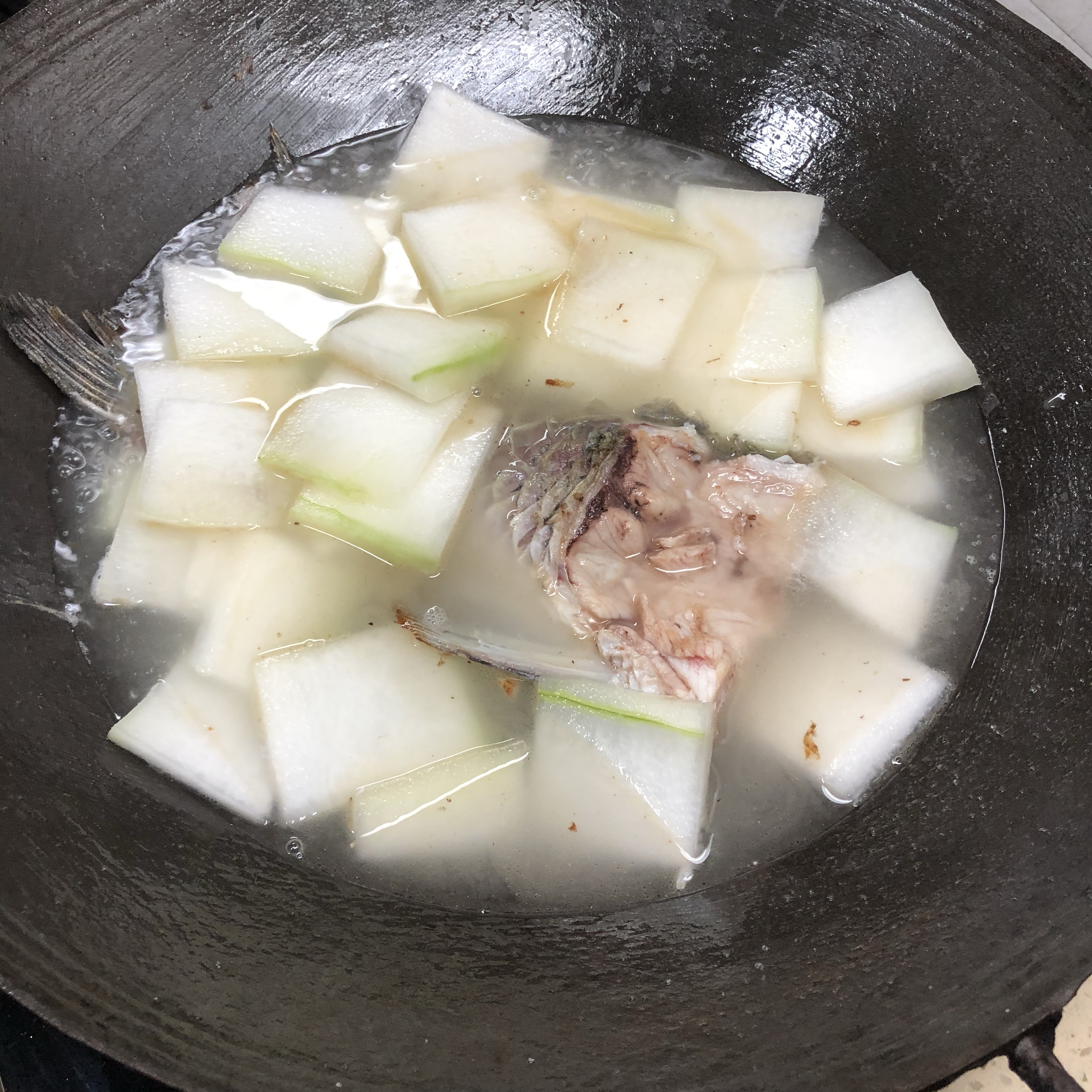 奶白鱼尾冬瓜汤（一鱼两吃）的做法 步骤3