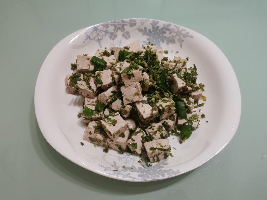 舌尖上的春天之香椿芽拌豆腐