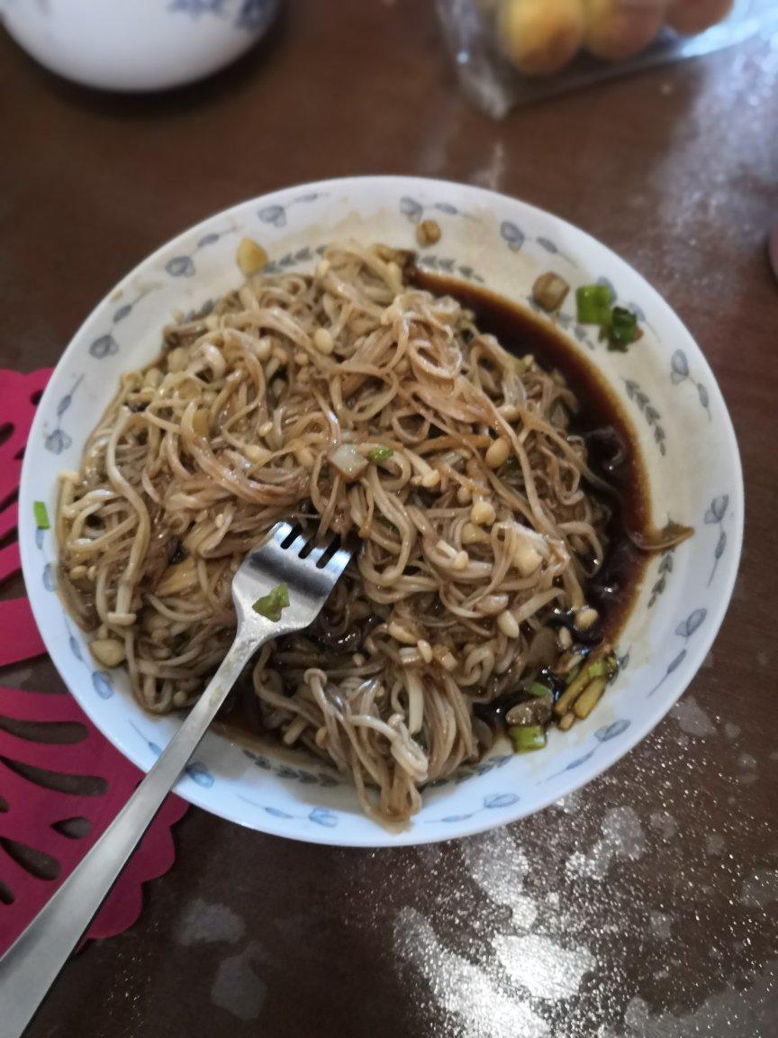 凉拌金针菇