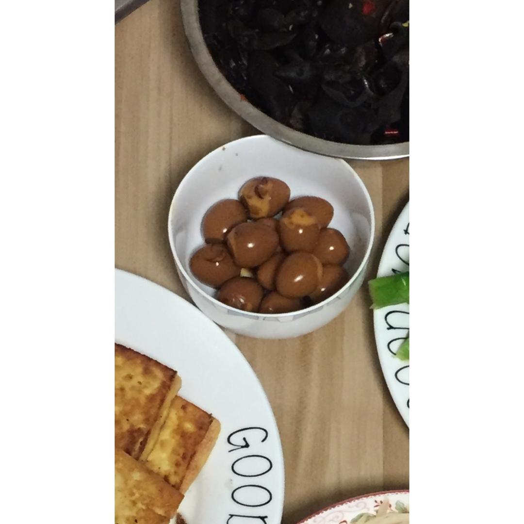 乡巴佬卤鹌鹑蛋