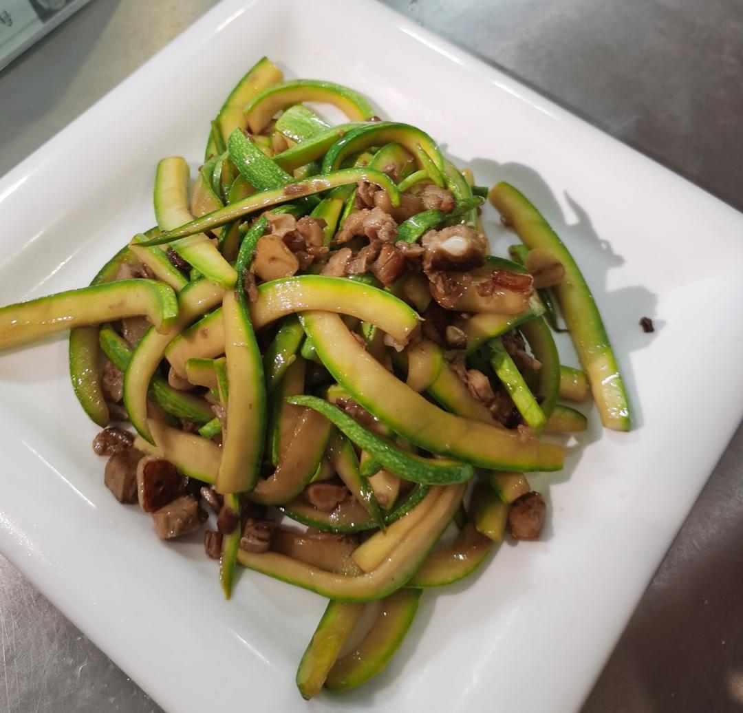 肉酱炒云南小瓜（角瓜）