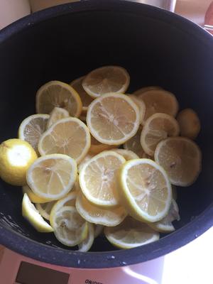 冰糖炖柠檬（电饭煲版）的做法 步骤2