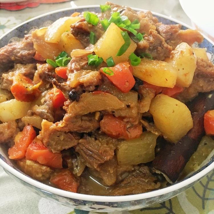 胡萝卜土豆烧牛腩