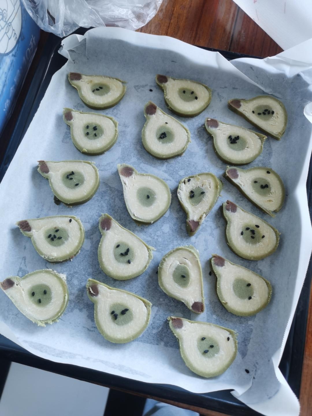 跟我做可爱的梨子饼干吧！