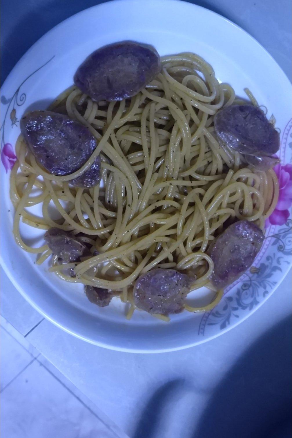 黑胡椒香肠意大利面