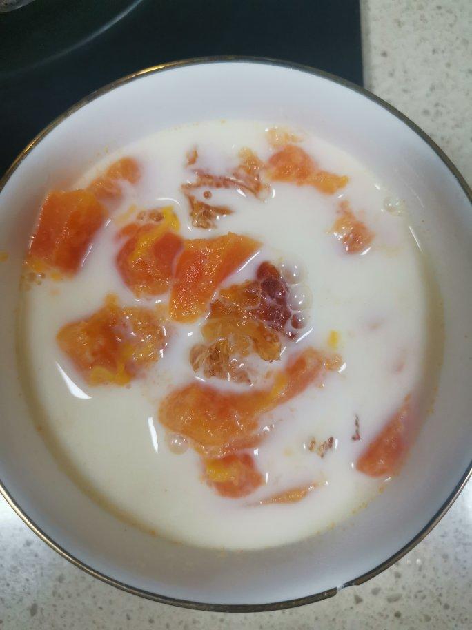 【木瓜牛奶炖桃胶】