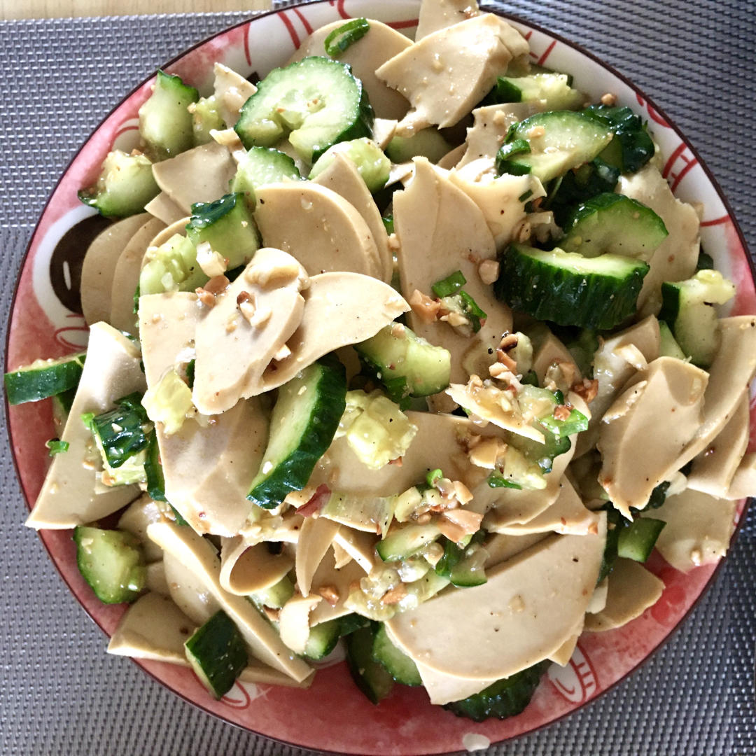 香菜凉拌素鸡