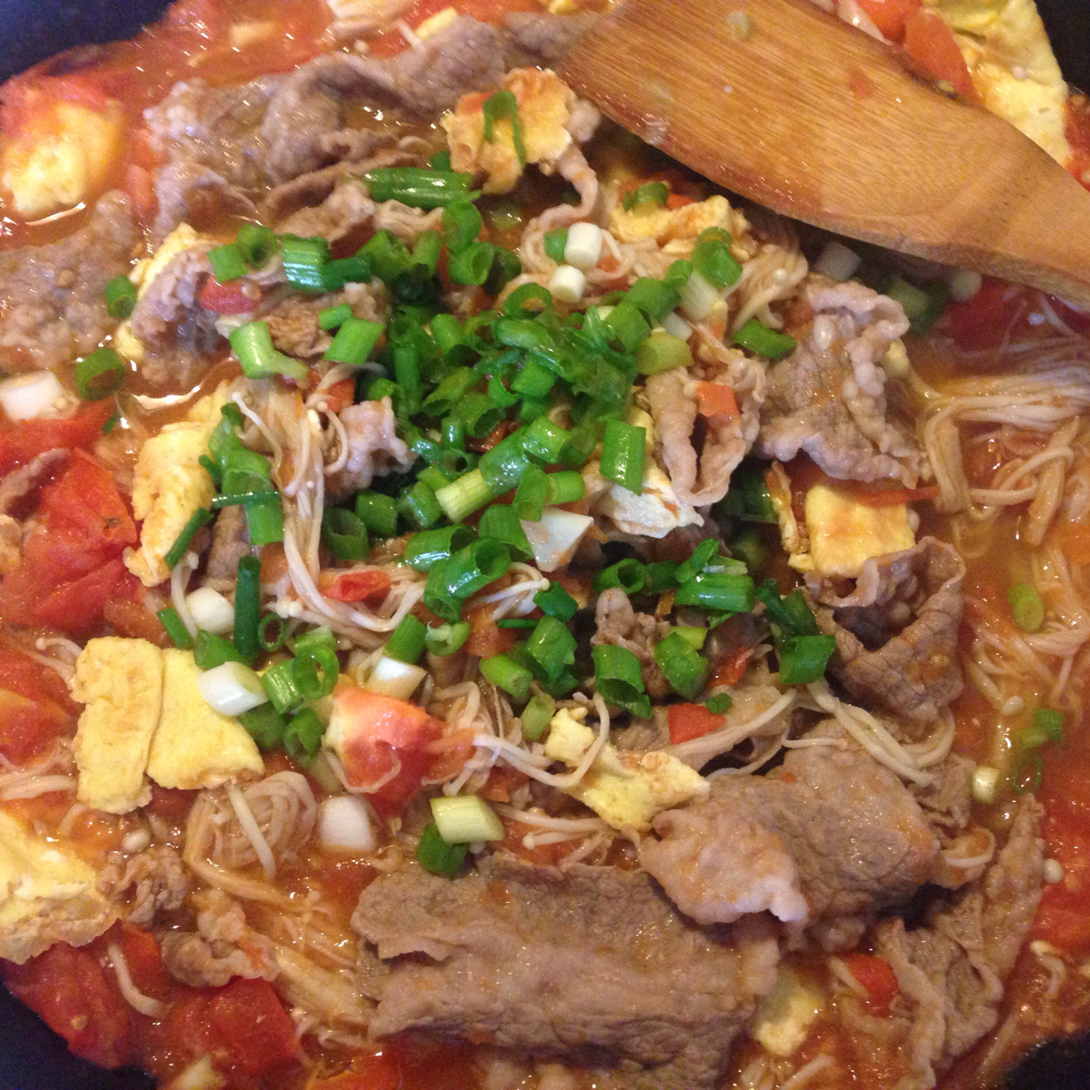 金针菇肥牛番茄锅