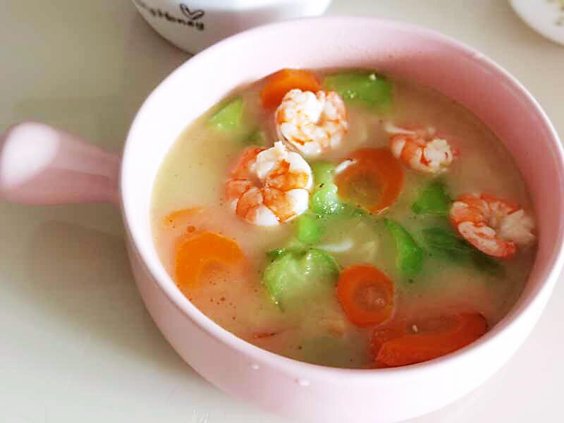 丝瓜海鲜菇鸡蛋汤