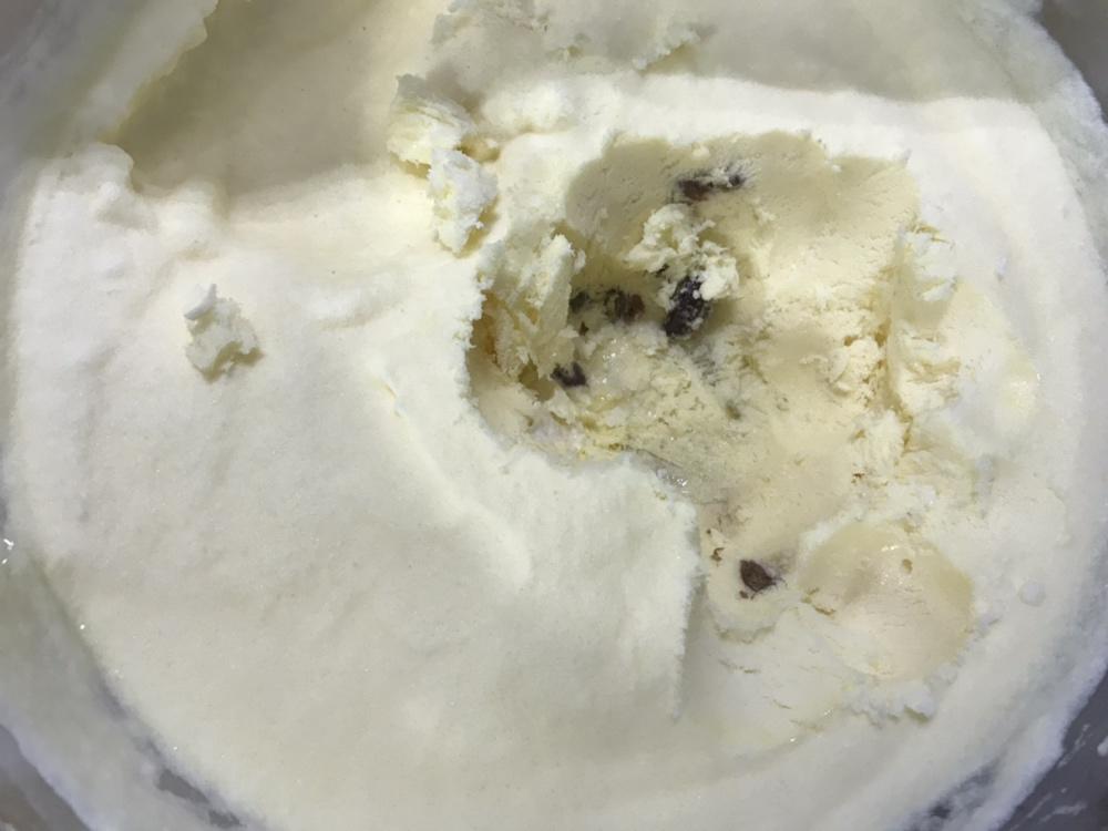 消耗淡奶油之超级简单的美味冰淇淋（附麦旋风做法）