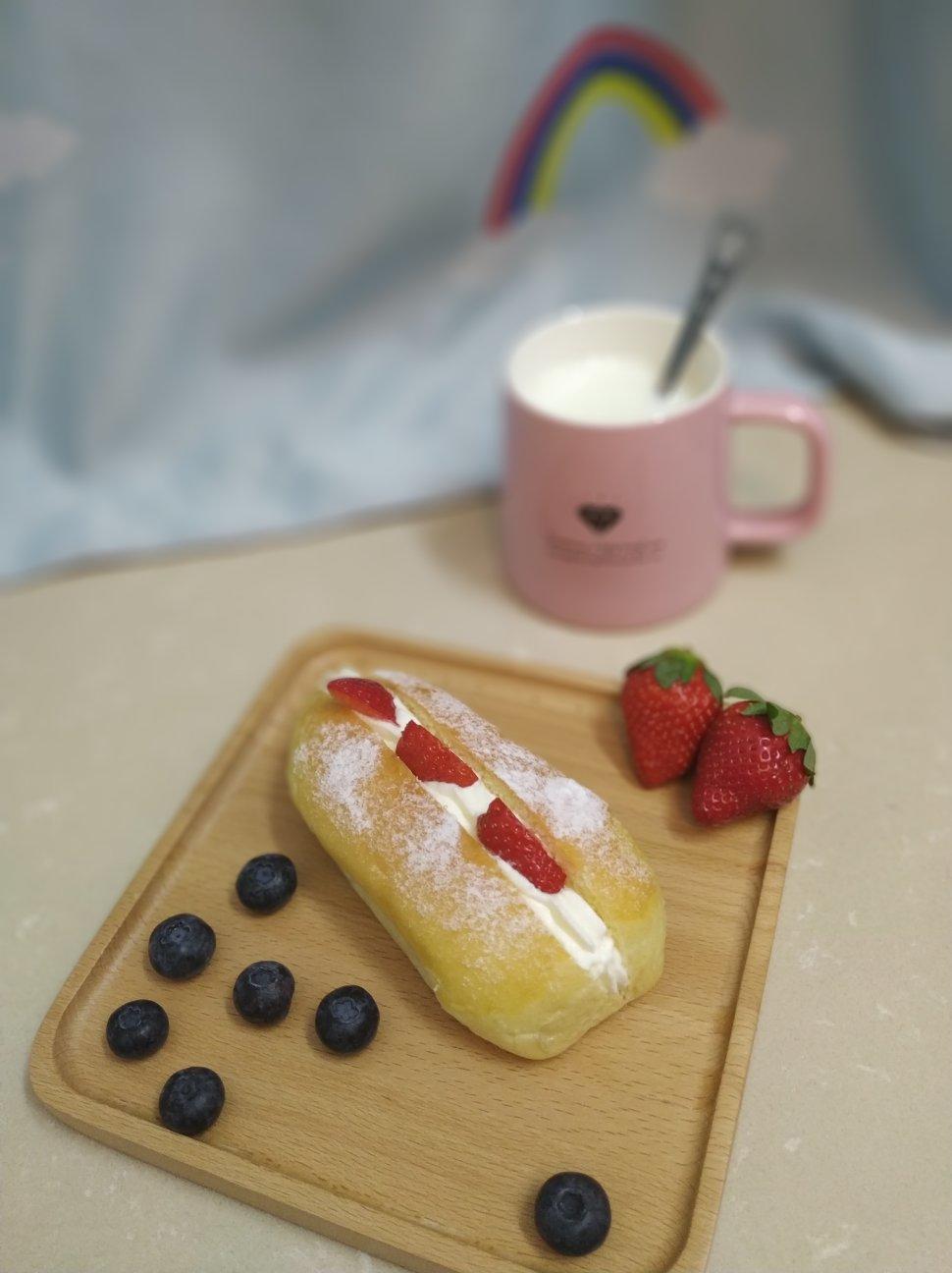 颜值奶油草莓甜心小面包