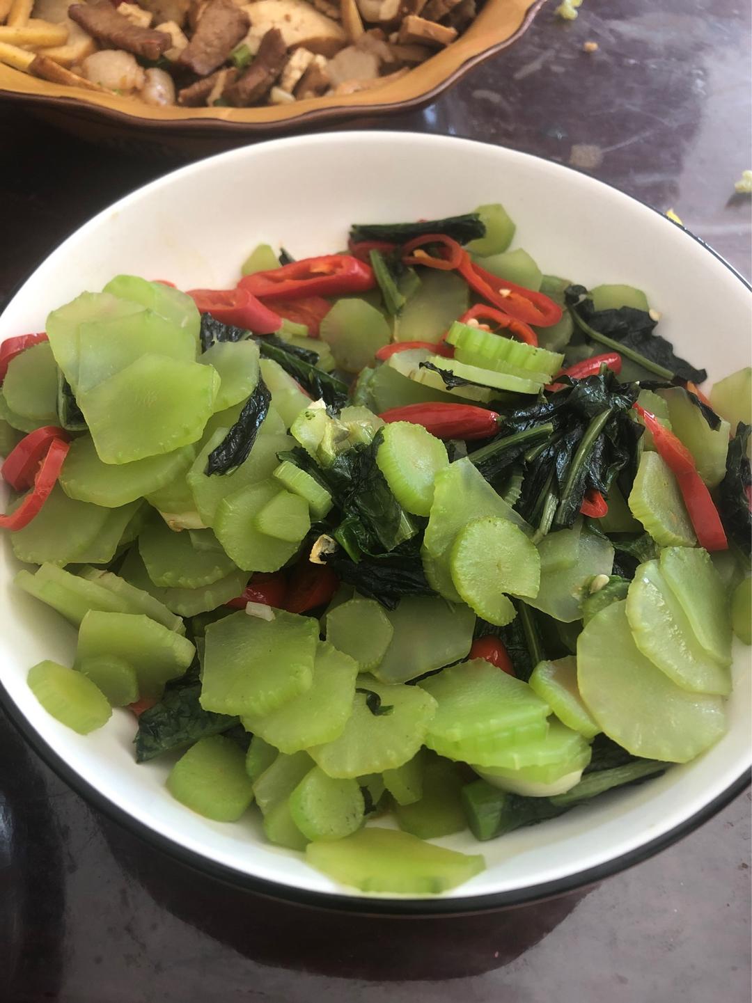 片片枫叶情（炒莴笋）