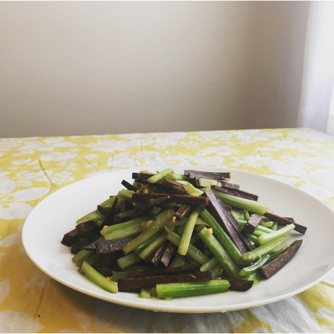芹菜炒香干