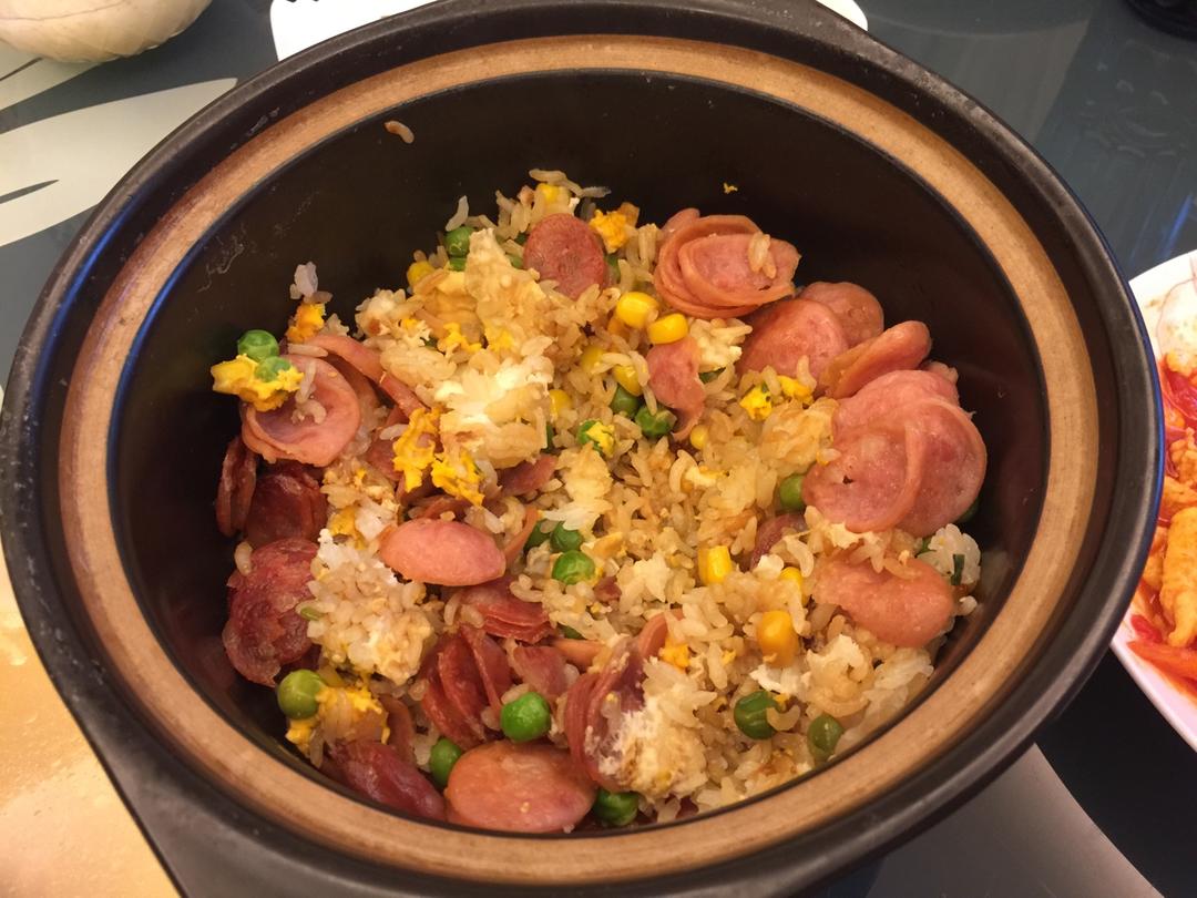 百宝箱妈妈做的广式腊肠砂锅煲仔饭