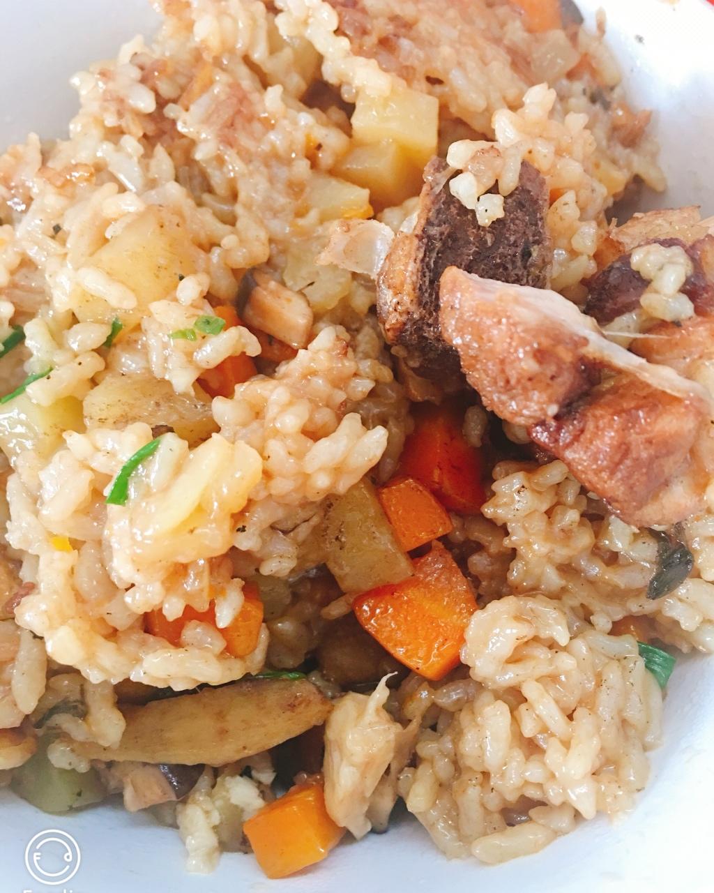 喷香排骨焖饭（爆好吃）