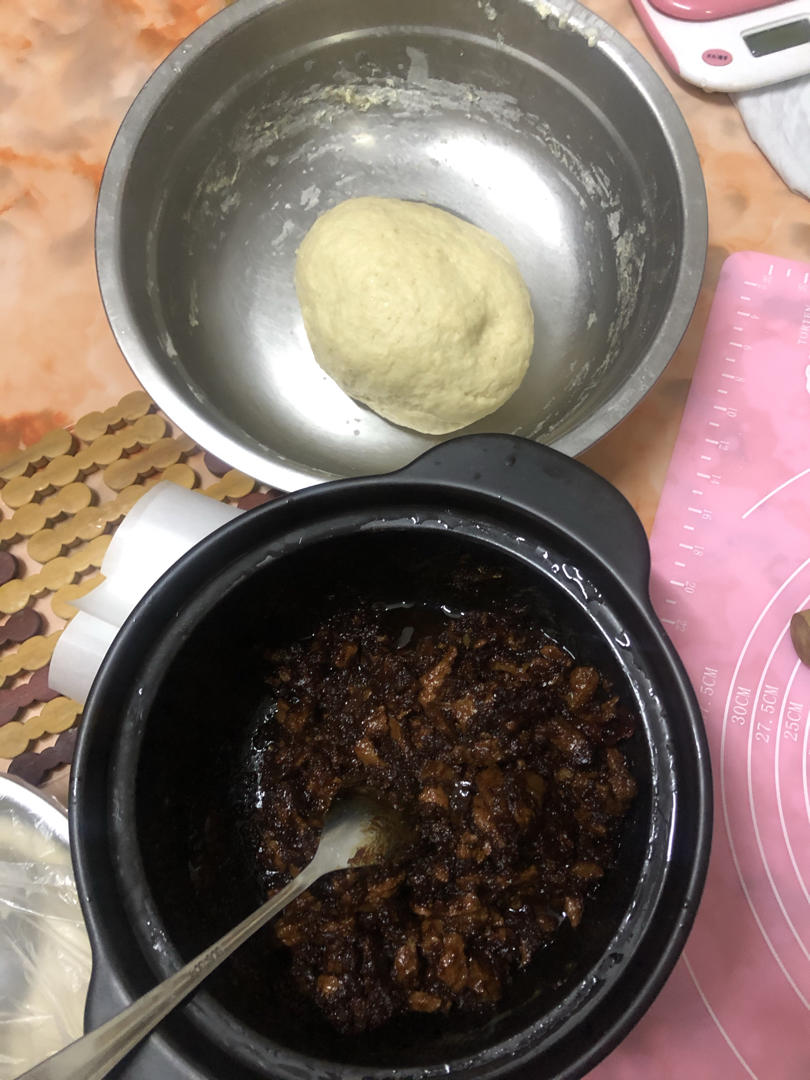 云朵般松软爆浆蜜汁叉烧包