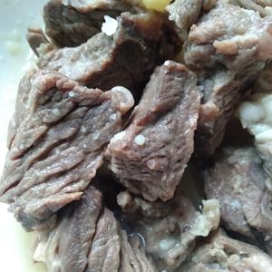 咖喱牛肉唤醒你的味蕾， 汁多味浓的咖喱土豆炖牛肉的做法 步骤2