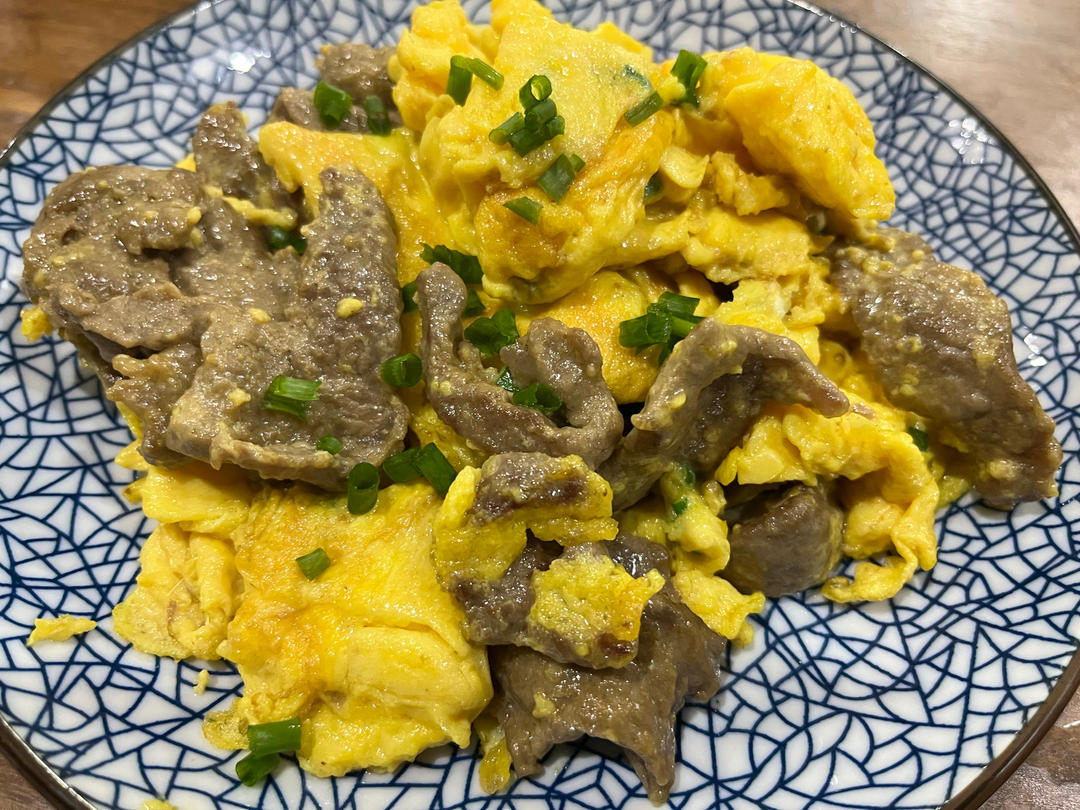 滑蛋牛肉，牛肉滑嫩，鸡蛋松软